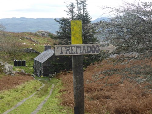 Tremadog hand-painted waymarker