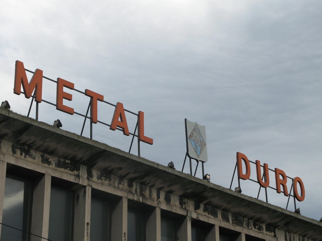 Metal Duro - signage