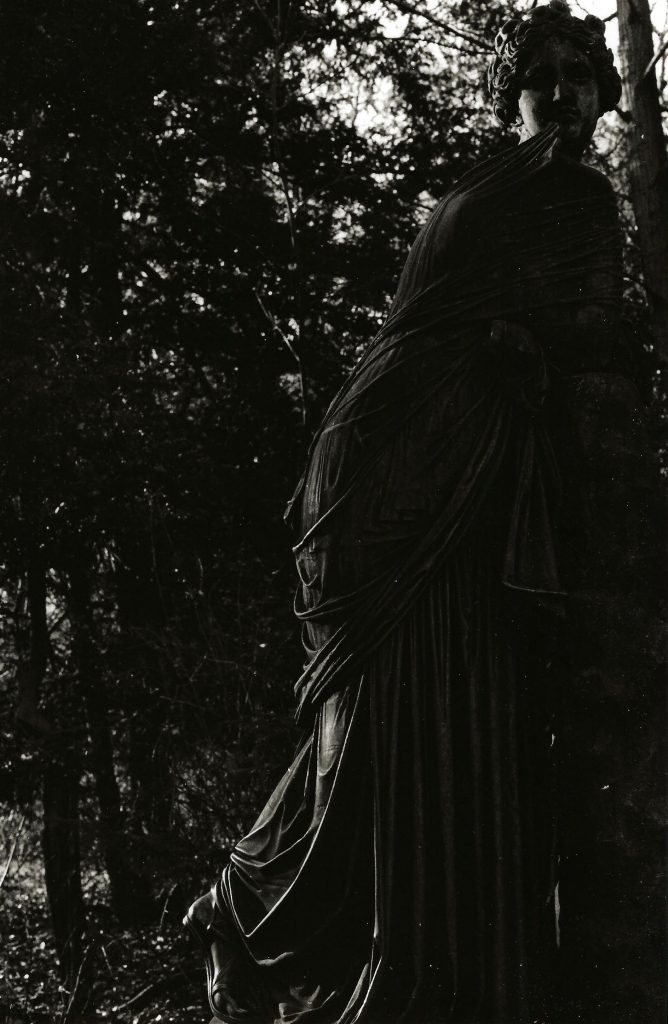statue outline - draped maiden